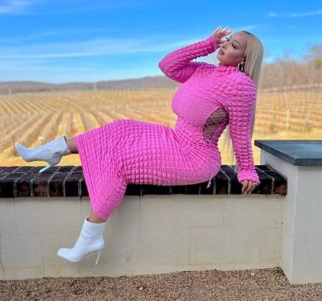 Tylea erwachsene nacktheit foto