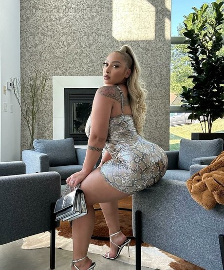 Tylea nacktheit nette fotos