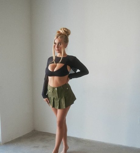 Trinityy Rain nackt hübsche bild