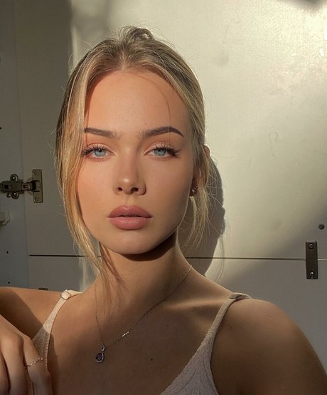 Sara Crumbleleg schöne nackt bild