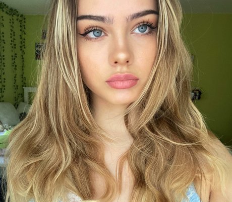 Sara Crumbleleg schauspielerin hübsche bilder