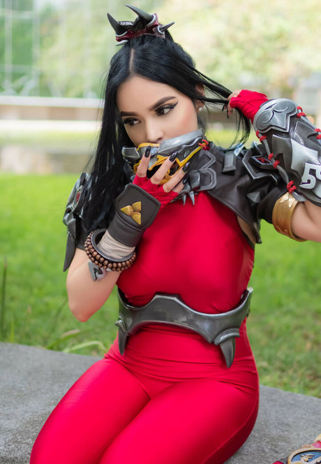 KarenG Cosplay hd foto
