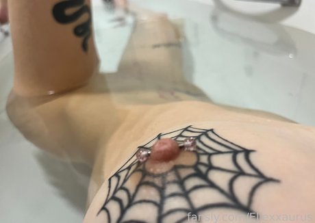 Ellexxaurus nacktheit sex fotos