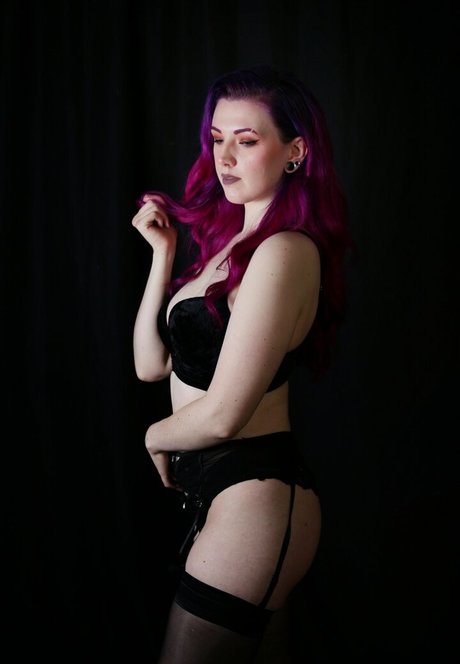 MYSTIK MINX perfekte akt galerie