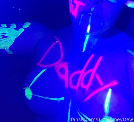 BlueHuneyDew sexy pornostar bild