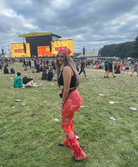 Millie C xxx nackt bild