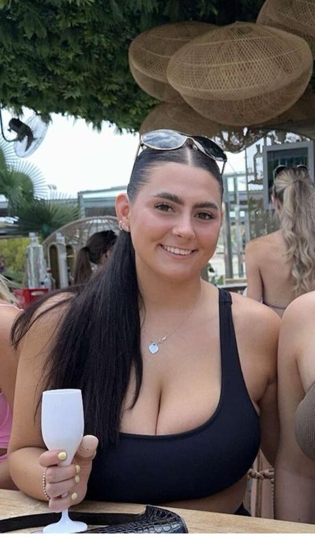 Millie C porno schöne bild