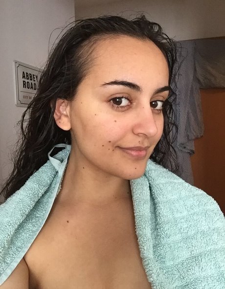 Yasmeena Ali erwachsene top bild