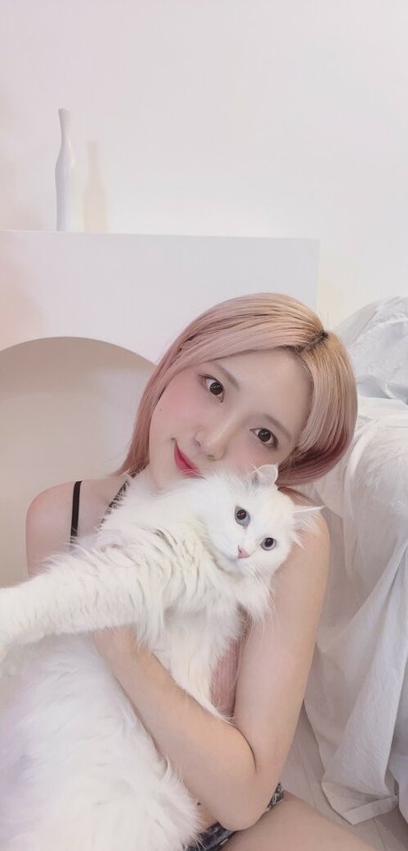 lluchiaa hübsche nackte archiv