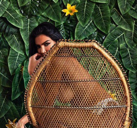 Ivette Saucedo erotische hübsche fotos