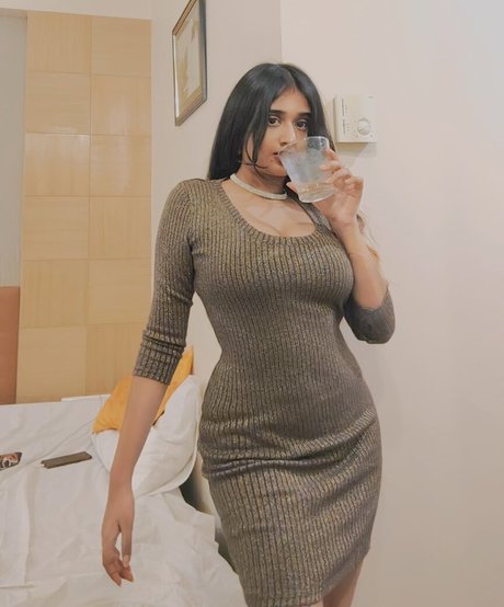 Ruchika Tandon pornostar akt bild