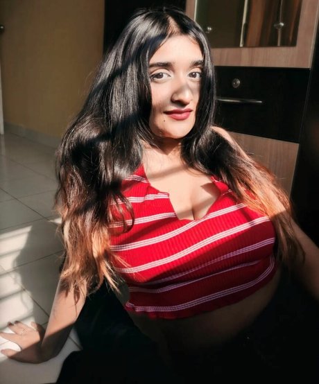 Ruchika Tandon sexy pornostar fotos