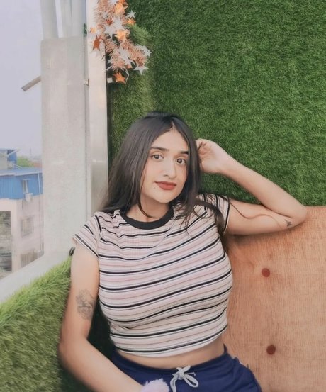 Ruchika Tandon kostenlose erotische foto