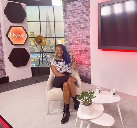 Lucy Hedges hd porno galerie