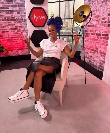 Lucy Hedges nackt hd galerie