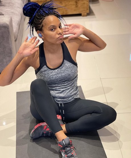 Lucy Hedges exklusive heiße foto