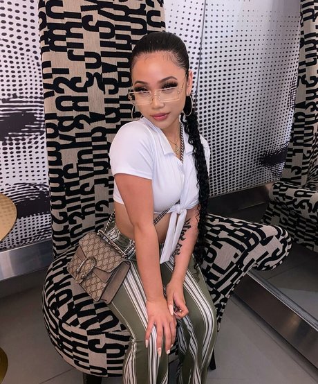 Thailiian nacktheit pornostar galerien