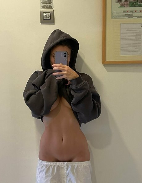 mialarelle erotische heiße foto