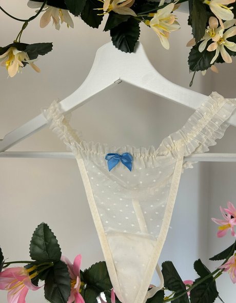 petitenikky exklusive nackten fotos