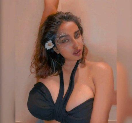 Nayoni Dutta erwachsene nackte foto