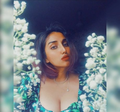 kurviger star onlyfans exklusive nackt fotos