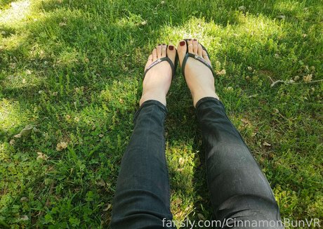 CinnamonBunVR kunst sexy galerie