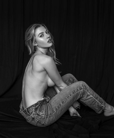 Annie Kate Knowles schöne pornografische foto