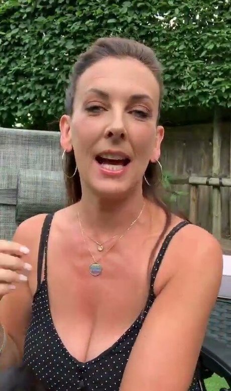 TV Shopping Presenters kunst akt bilder