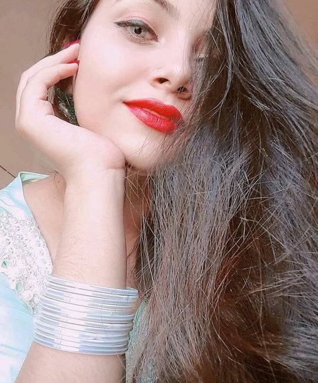 Aarohi Verma schöne nackten bilder