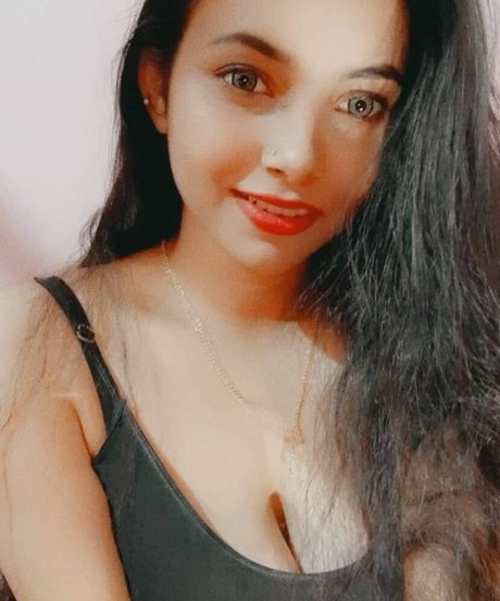 Aarohi Verma hübsche schöne galerien