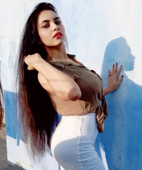 Aarohi Verma hübsche porno foto