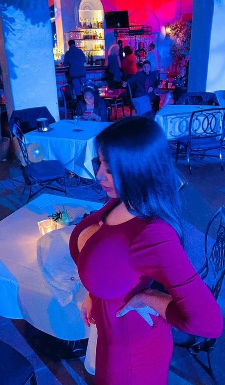 Karla Vilagomez porno heiße bilder