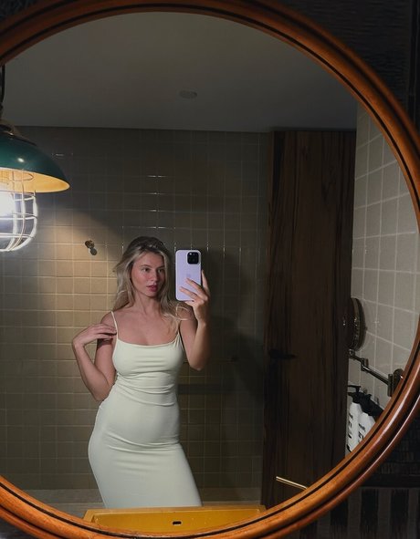 sophmoreschoolgirl Bilder