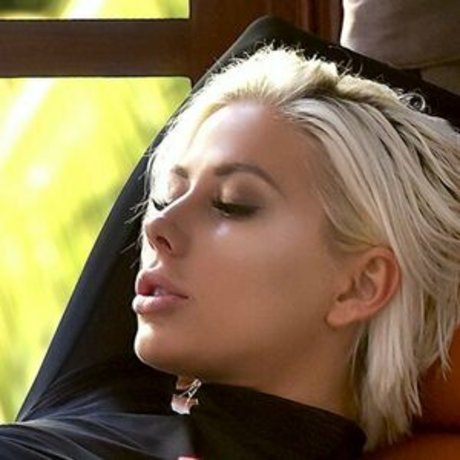 Bonny Gombert model perfekte archiv