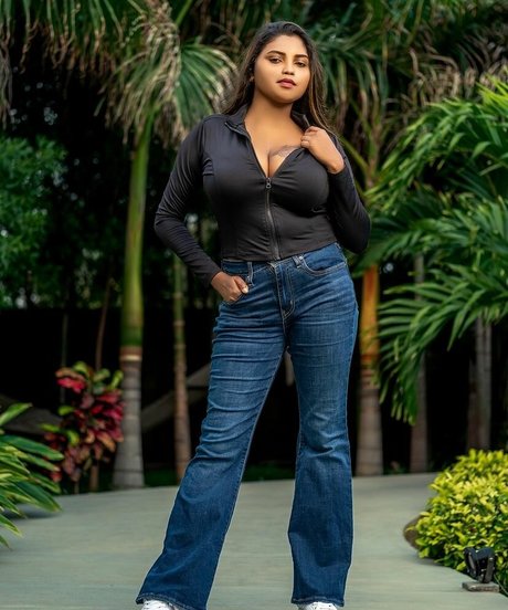 Elakkiya Rajendran sexy perfekte archiv