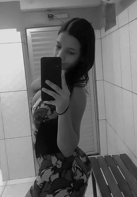 Yasmim kesia erwachsene sexy bilder