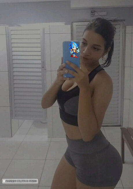 Yasmim kesia nackt akt galerien