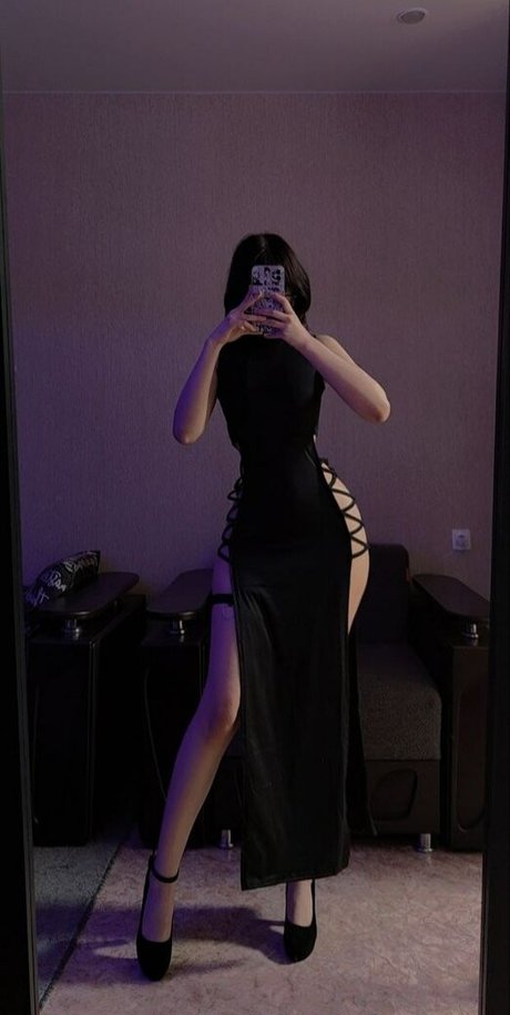 llhellsing pornostar nackte fotos