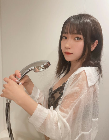 Izuchinono schauspielerin akt foto