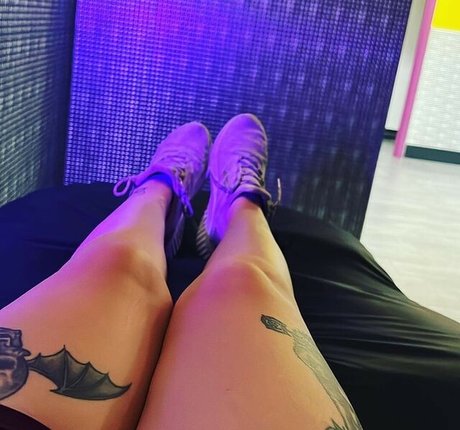 Curious Creature kunst pornostar galerien