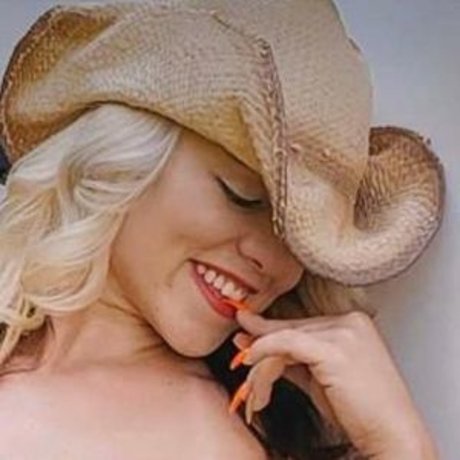 Abby Elizabeth Miller schauspielerin nackt fotos