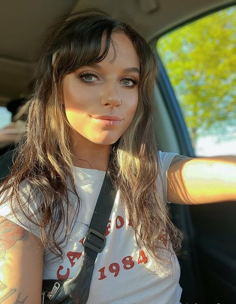 Ela Rose nackt galerie