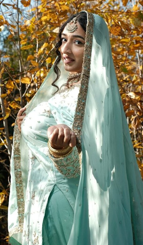 iamrakhi pornostar kunst galerie