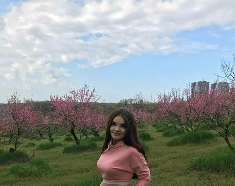 natural katie nackt erwachsene foto