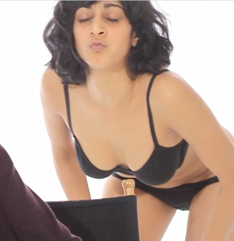 Sunita Mani schöne exklusive archiv