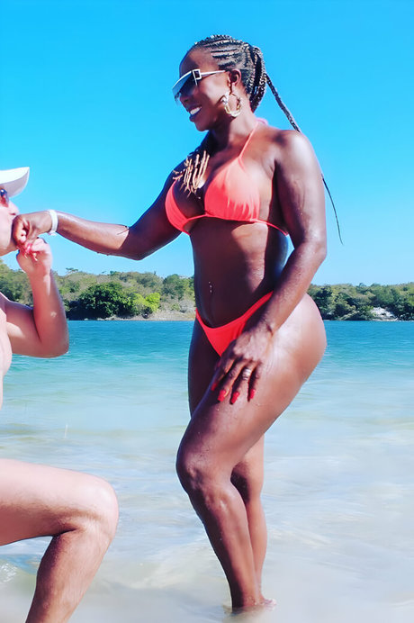 Adelia Soares kostenlose pornostar foto