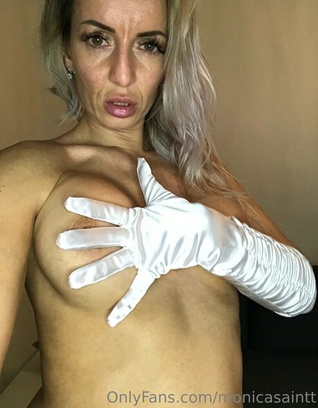 monicasaintt erwachsene nackte bild