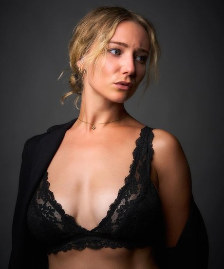 Sandra Amalia model kunst foto