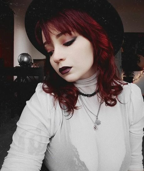 Necronya freie sexy foto