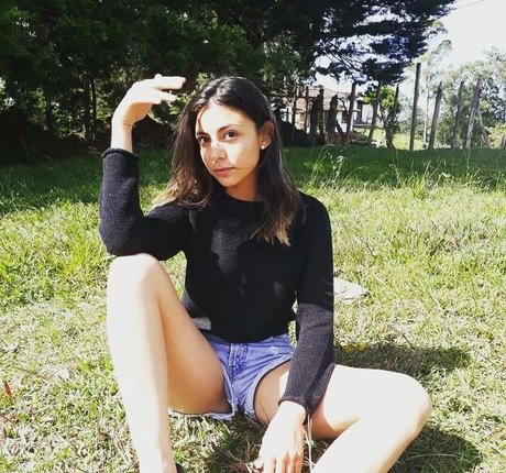 Manuela Velez schauspielerin nackt foto